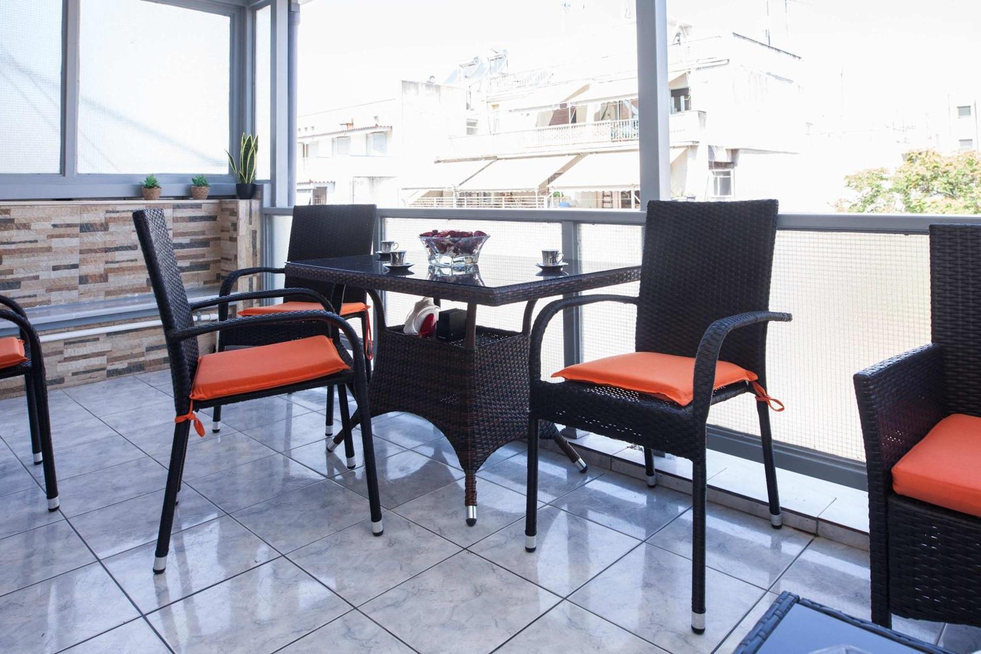 Central 2 Bd Apt With Balcony By Monastiraki أثينا المظهر الخارجي الصورة