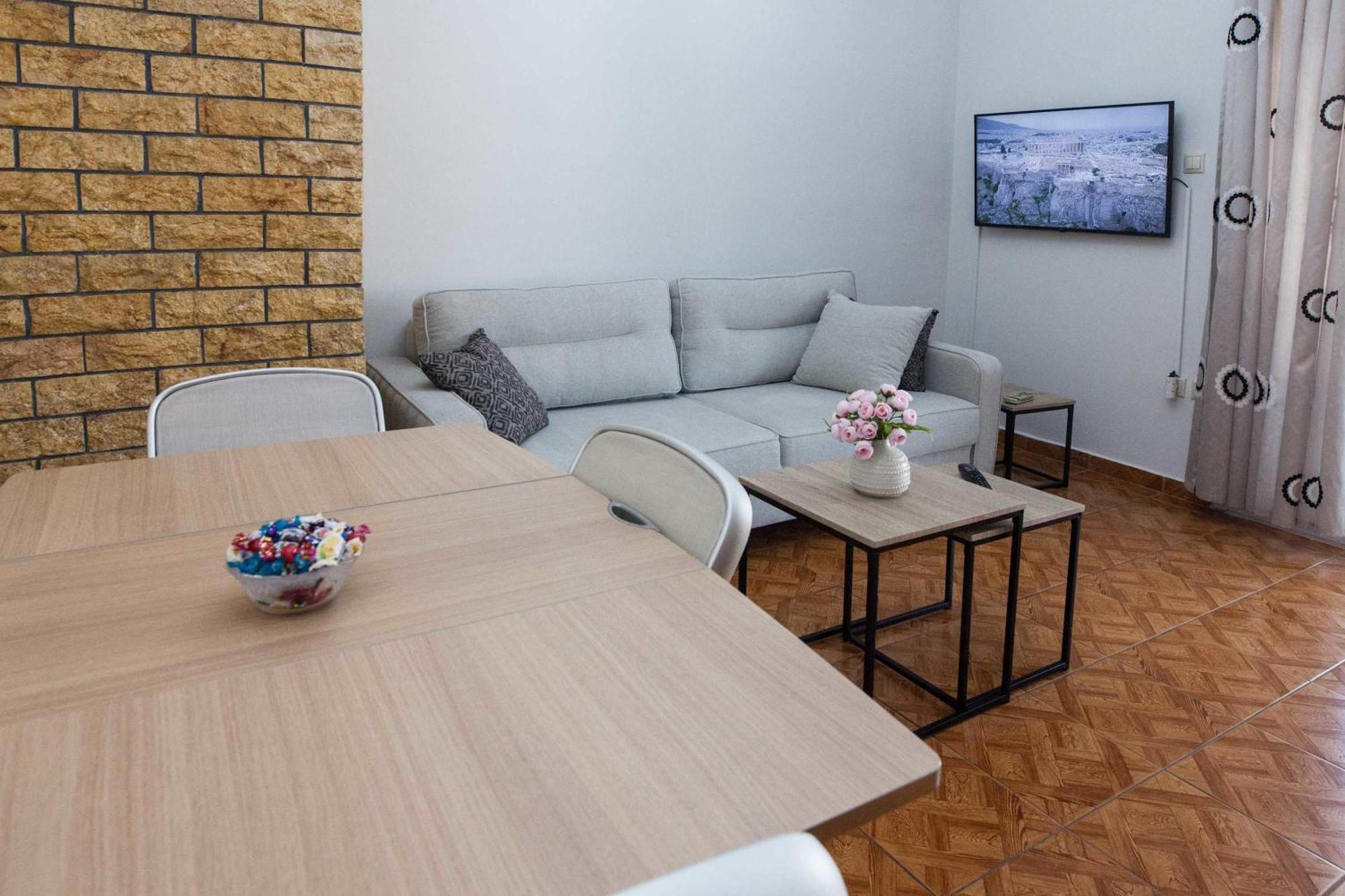 Central 2 Bd Apt With Balcony By Monastiraki أثينا المظهر الخارجي الصورة