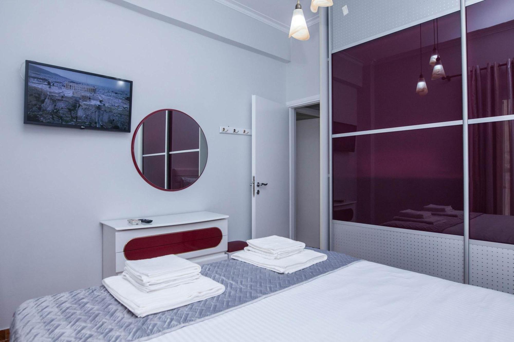 Central 2 Bd Apt With Balcony By Monastiraki أثينا المظهر الخارجي الصورة