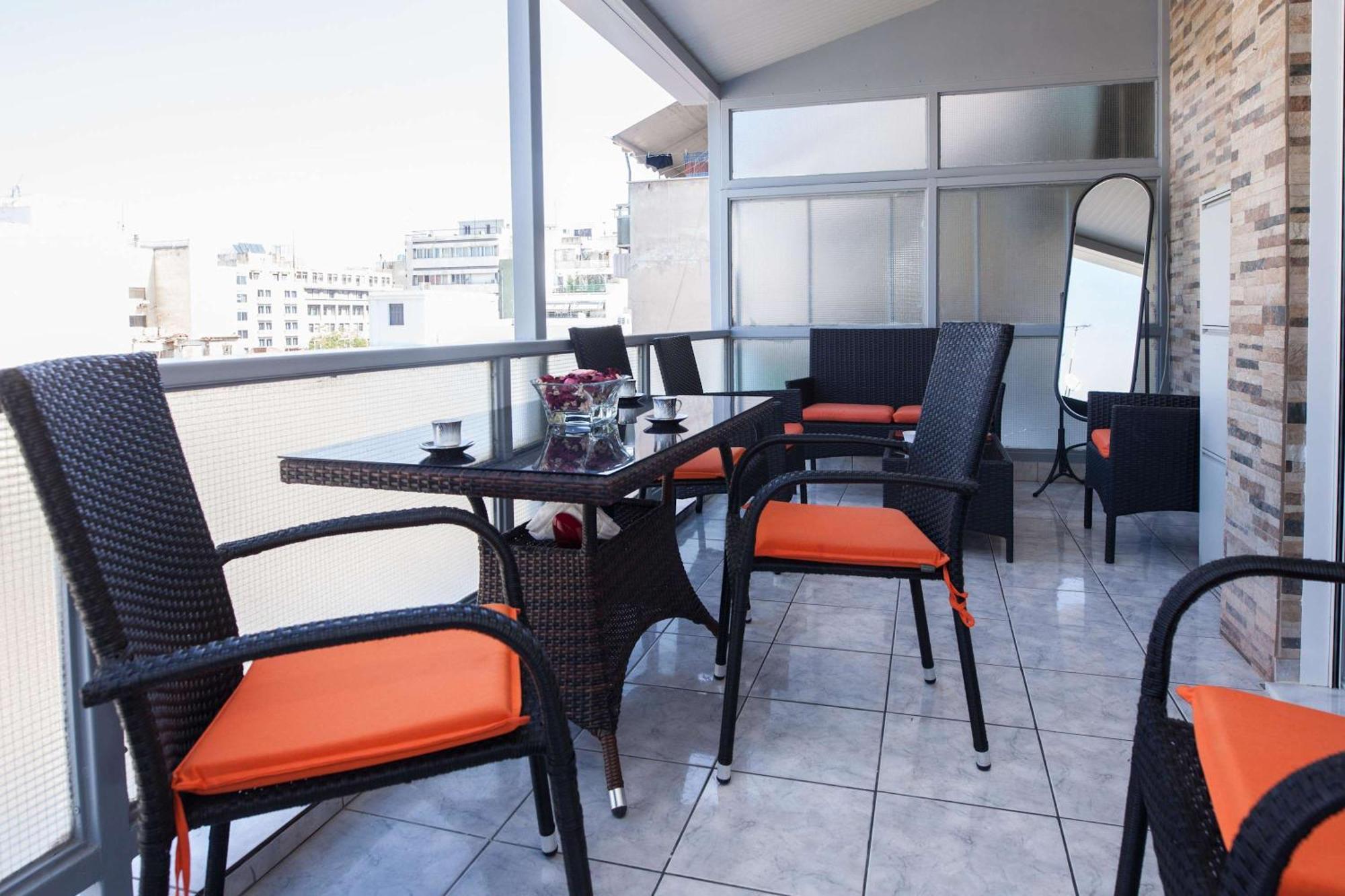 Central 2 Bd Apt With Balcony By Monastiraki أثينا المظهر الخارجي الصورة