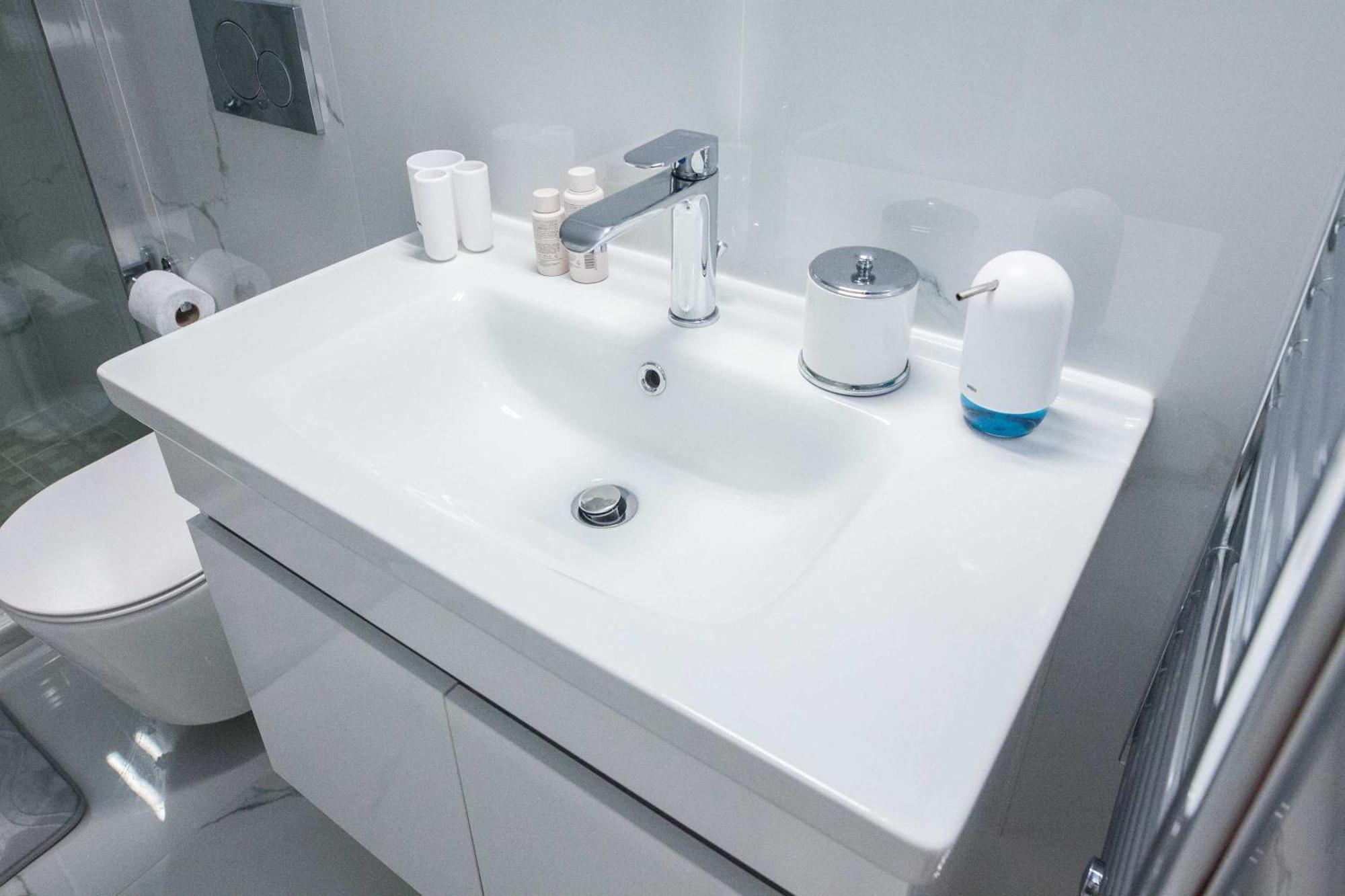 Central 2 Bd Apt With Balcony By Monastiraki أثينا المظهر الخارجي الصورة