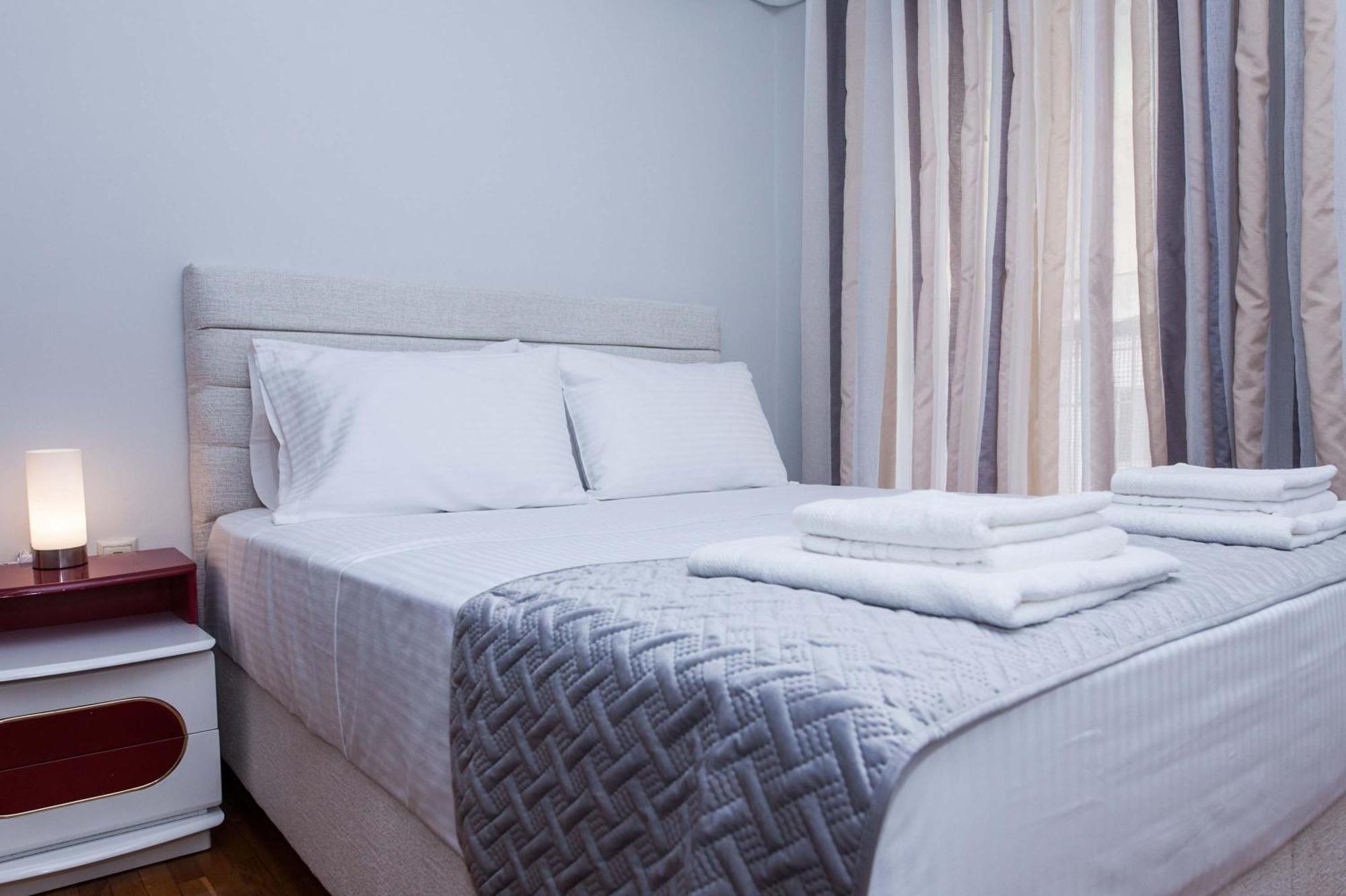 Central 2 Bd Apt With Balcony By Monastiraki أثينا المظهر الخارجي الصورة