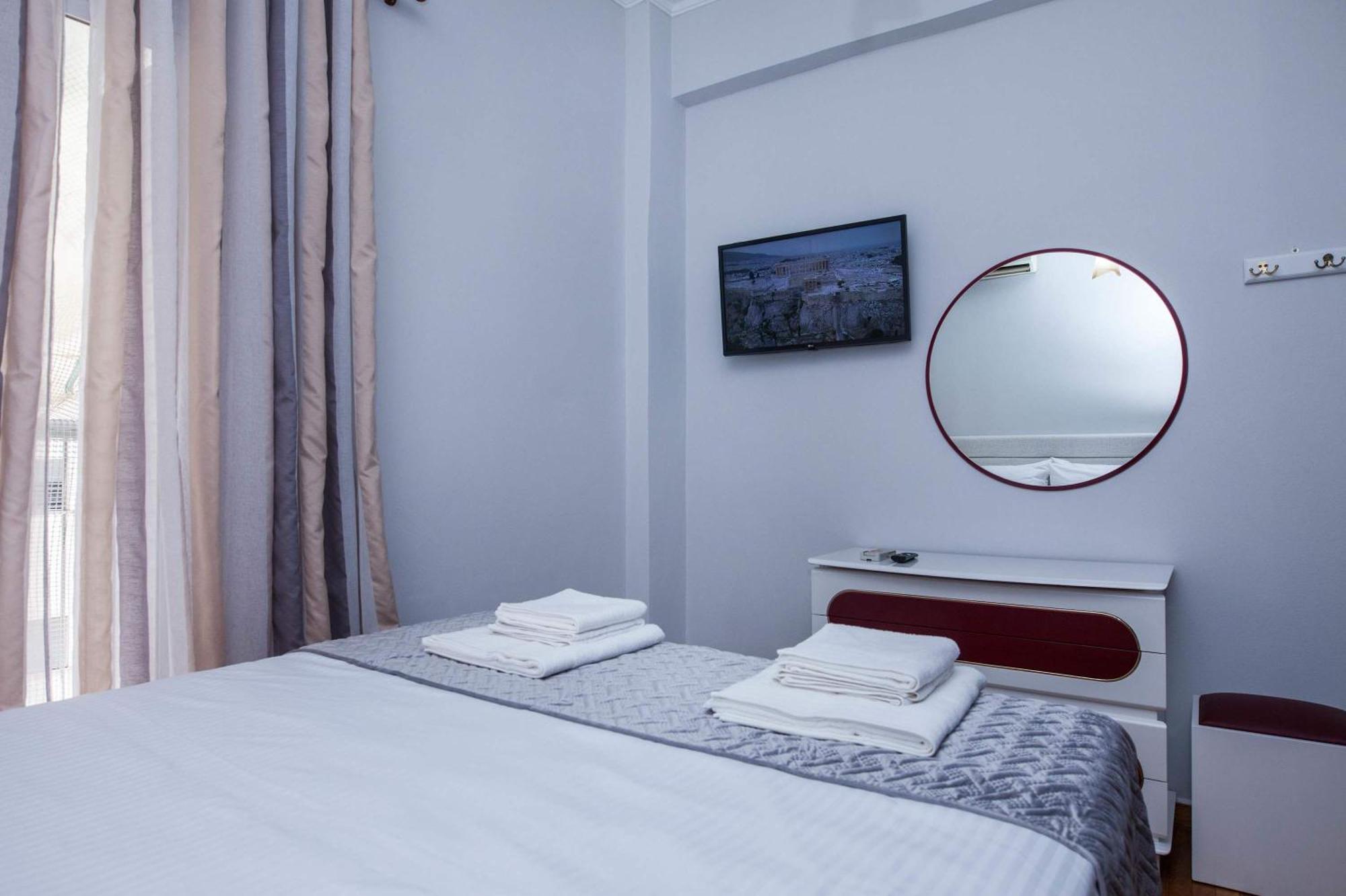 Central 2 Bd Apt With Balcony By Monastiraki أثينا المظهر الخارجي الصورة