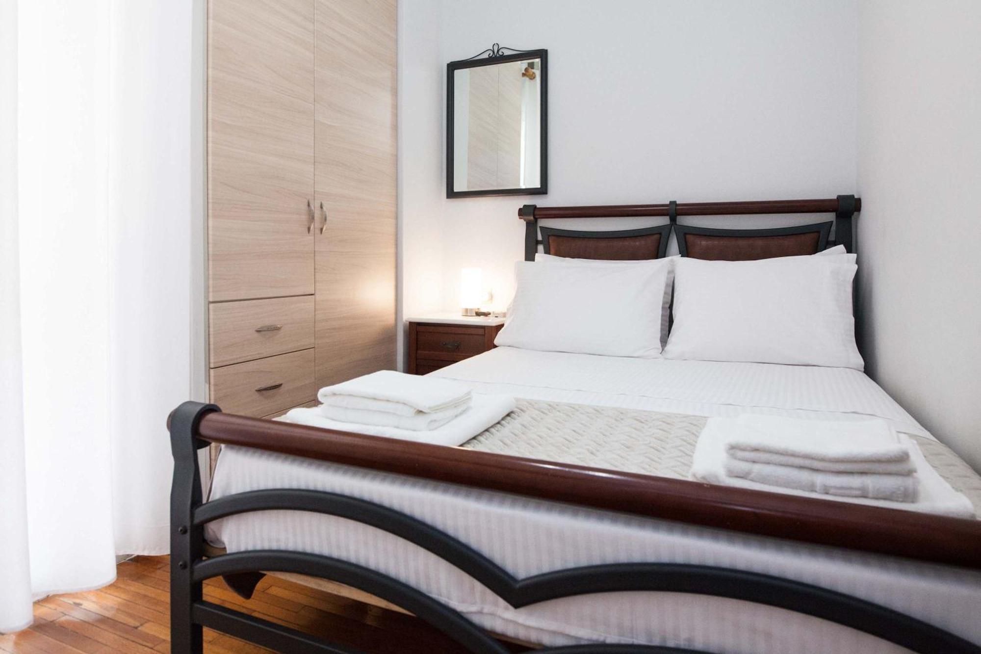 Central 2 Bd Apt With Balcony By Monastiraki أثينا المظهر الخارجي الصورة
